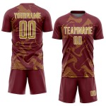 Maillot de sport personnalisé, ancien uniforme de football à sublimation bordeaux, courbe or-blanc Maillot de sport personnalisé, ancien uniforme de football à sublimation bordeaux, courbe or-blanc